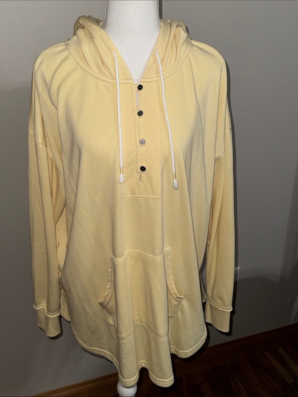 New Maurices Pale Yellow Hooded Henley Pullover - XL